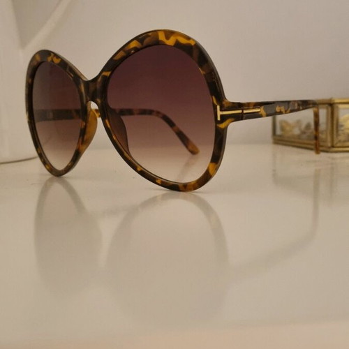 Sunglasses like new, brown-black with gold detail, oversized