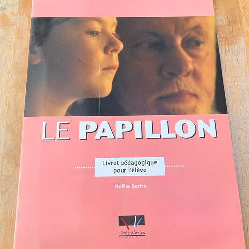 Le Papillon pedagogical book for students like new, French