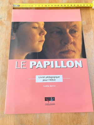 Le Papillon pedagogical book for students like new, French
