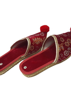 Oriental embroidered women's slippers used, red and gold