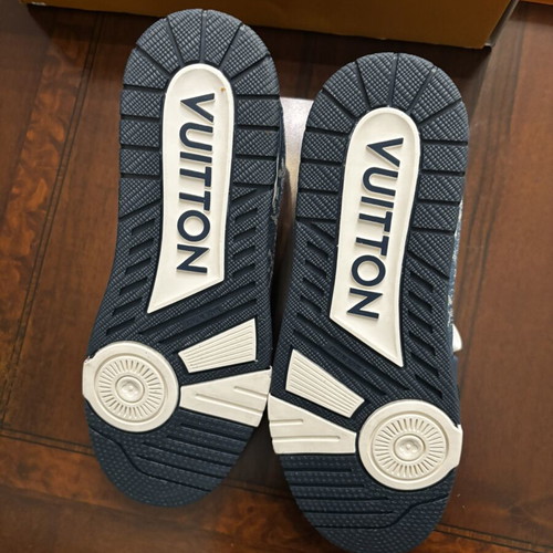 Louis Vuitton sneakers like new, size 40, blue