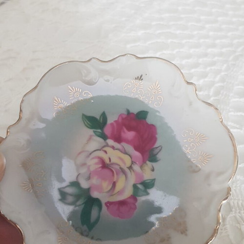 Vintage dessert plates like new