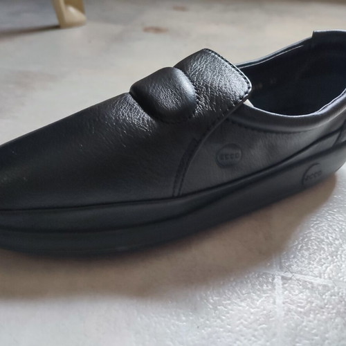 Ecco Soft men's leather slip-on shoes size 42, black