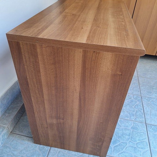 Small wooden computer desk like new, compact with shelves