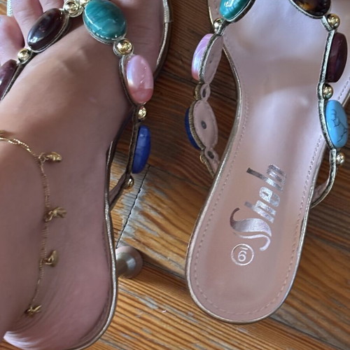 Chic ψηλοτάκουνο πέδιλο με πολύχρωμες πέτρες, boho glam σχέδιο