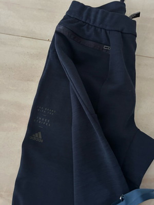 Adidas φόρμα medium μπλε καινούργια, μόνο πλυμένη αφόρετη