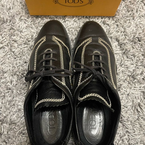 Tod’s leather sneakers black with white stitching like new, size 38
