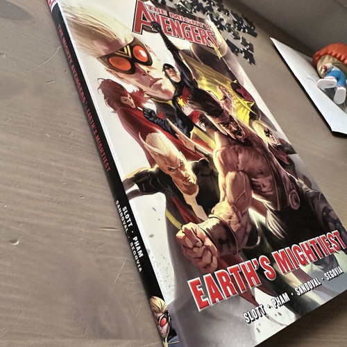 The Mighty Avengers Earth's Mightiest σκληρό εξώφυλλο σαν καινούργιο