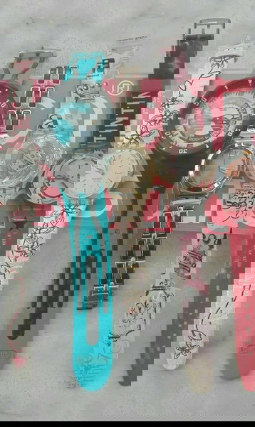 Προσφορά 220 ευρό τα 6 Ρολόγια χειρός συλλογή Swatch γυναικεία  σε άριστη κατασταση