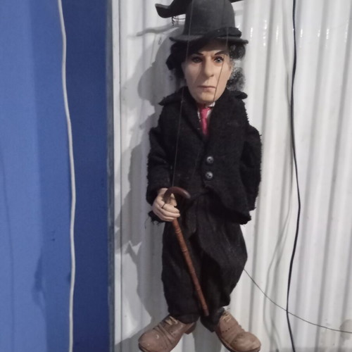 Marionette Charlot like new