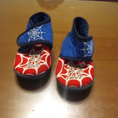 Spyderman slippers size 23 like new, lightly used in good condition