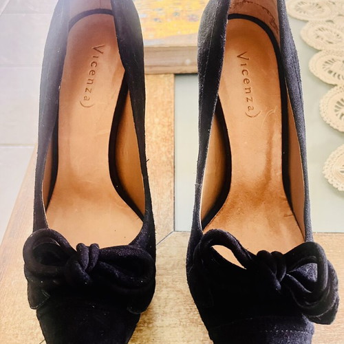 Vicenza Vera Pelle Stiletto Pumps like new, black, size 39