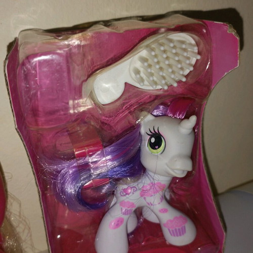 My Little Pony G3 2004 collectible like new with Sweetie Belle gift