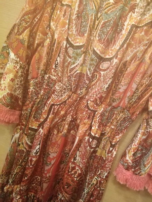 Dress like new, size L/XL, with unique sleeve