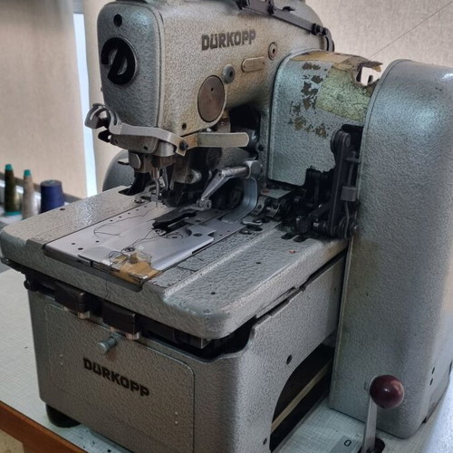 Durkopp Buttonhole Sewing Machine used, model 558 missing cutters