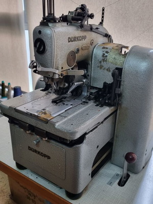 Durkopp Buttonhole Sewing Machine used, model 558 missing cutters