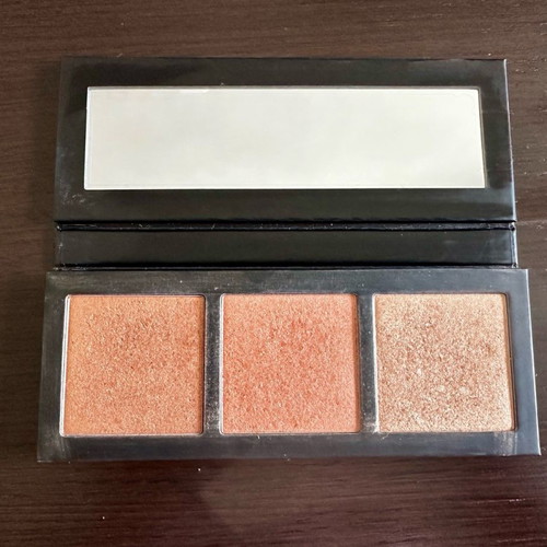Mac Hyper Real Glow Palette used, shade Shimmy Peach
