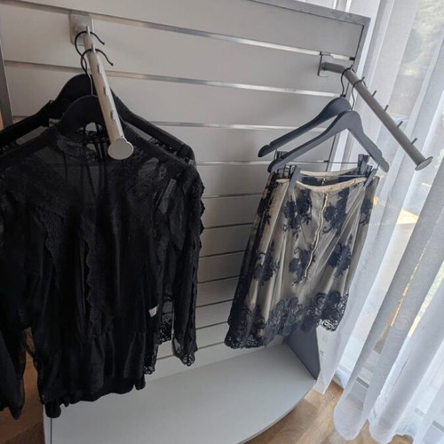Aluminum clothing store furniture like new with 4 wheels