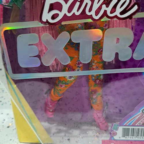 Barbie Extra #10 new with slightly damaged box