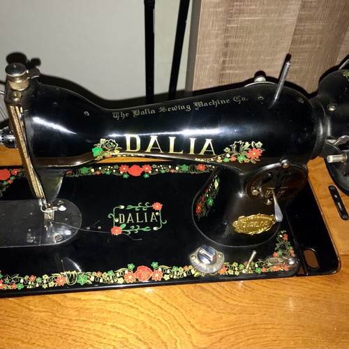 Dalia sewing machine like new