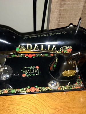 Dalia sewing machine like new