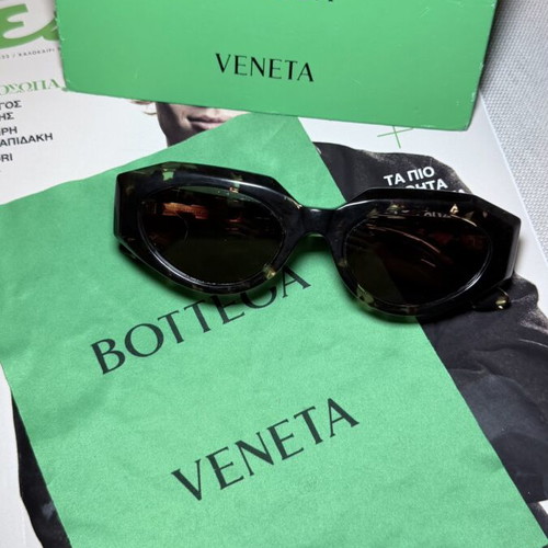 Bottega Veneta BV1031S 002 sunglasses used, tortoise shell and gold