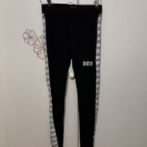Benlee leggings black used with seam unraveling, size S