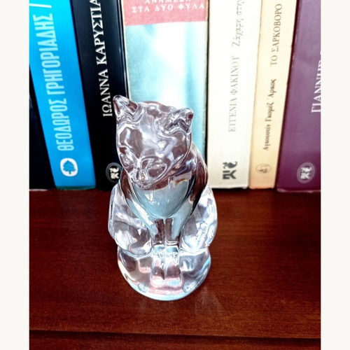 Vintage crystal cat figurine in like new condition