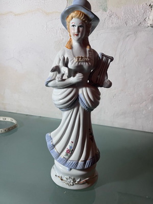 Porcelain statue like new, height 31cm