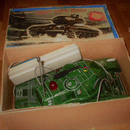 Leopard Battery-Powered Plastic Tank New from Lyra 70s
