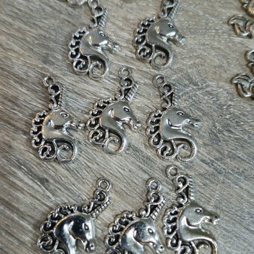 Metal charms like new, pack of 113 pieces