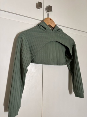 Crop top with hood like new, green for 11-12 years old