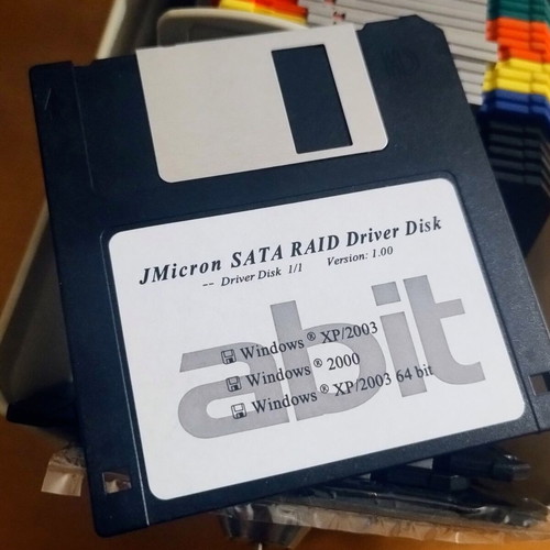 Pack of 2 cases with 43 floppy disks 3.5" vintage