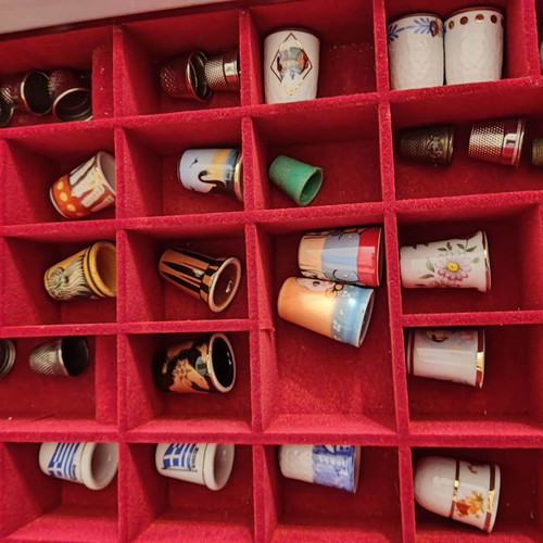 De Agostini thimble collection used with wooden display case
