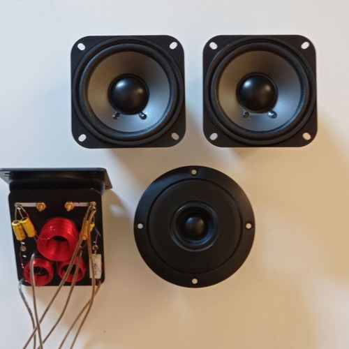 JAMO speakers used 2 woofers 8ohm, 1 tweeter 8ohm and crossover