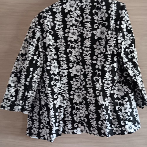 Women's thin jacket used, black and white