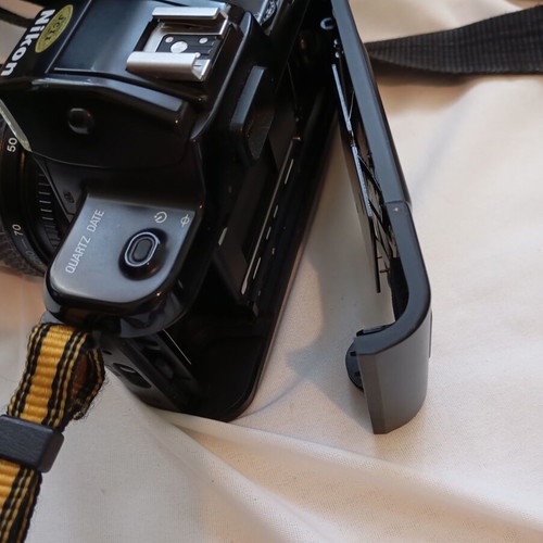 Nikon F-601 Analog SLR Camera with Lens and Bag used, for repair or parts