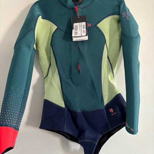 Ion Muse Hot Shorty Front Zip LS Wetsuit size 38/M new with tags
