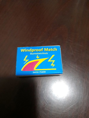 Σπίρτα αδιάβροχα και αντιανεμικά, πακέτο 2 και 1 κουτί