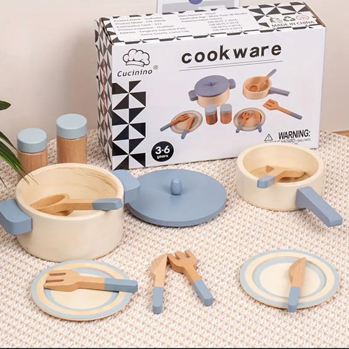 Wooden cooking kitchen playset like new with pot and pan