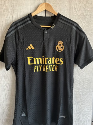 Real Madrid 23/24 τρίτη εμφάνιση μαύρη/χρυσή φανέλα μέγεθος L σαν καινούργιο επίσημο αντίγραφο
