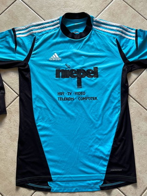 Adidas long-sleeve jersey excellent, ideal for sports
