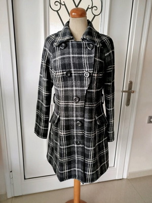 Checked coat like new, size M, black and white