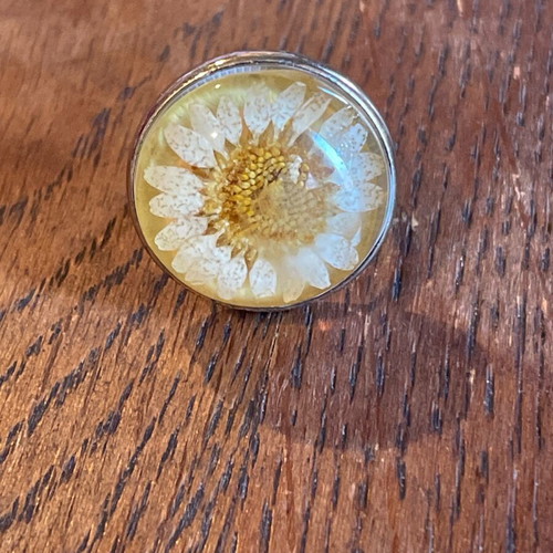 Ring with daisy used