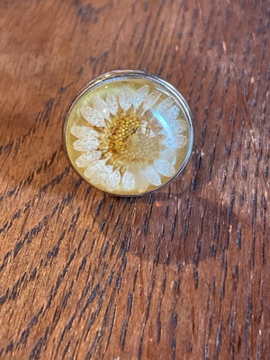 Ring with daisy used
