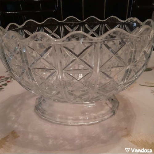 Carved crystal fruit bowl like new, 25x20x16 cm