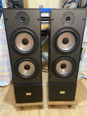 SRC Cambridge audiophile floor speakers used with Scan-Speak drivers