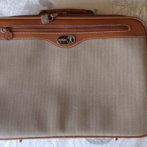 Monsac by Jaguar vintage travel bag like new, beige faux leather