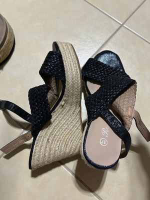 Straw shoes used, black, size 37, Famous Shoes