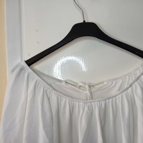 White blouse with open shoulders like new, size XL